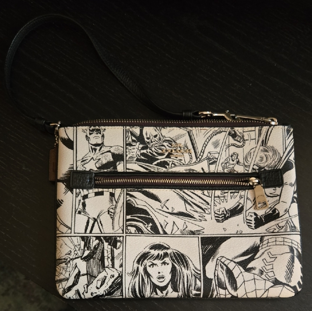 Coach - Marvel Collection Black and White Print Clutch